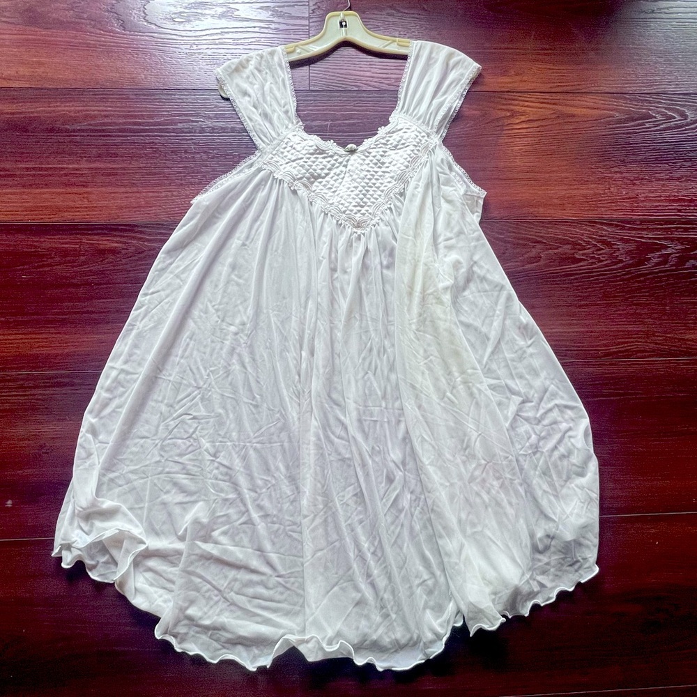 Vintage Miss Elaine Bridal White Sheer Silky Nylon Nightgown Lingerie Medium